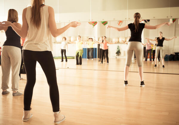Tanzlehrer arbeiten in Fitnessstudios und Tanzsälen