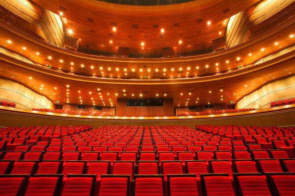 Bühnenbildner sind an Theatern und Opernhäusern tätig