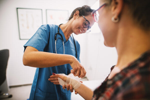 Einen Verband anlegen Einen Verband anlegen