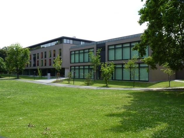 Oberlandesgericht Frankfurt am Main: Ausbildungsstätte für den mittleren Justizdienst - Wohnhaus und Lehrsäle - 