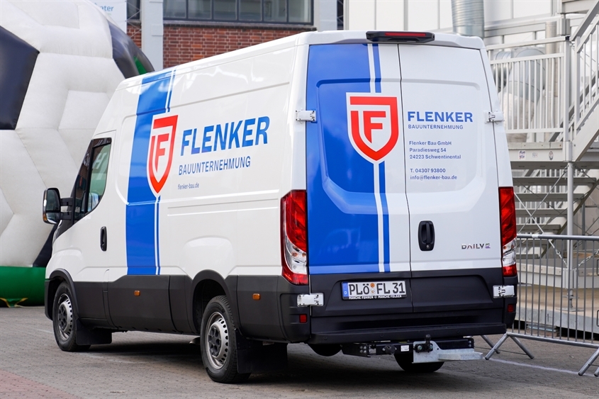 Flenker Bau GmbH: Unterwegs mit neuester Technik