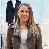 Karoline – Auszubildende bei Lodenfrey