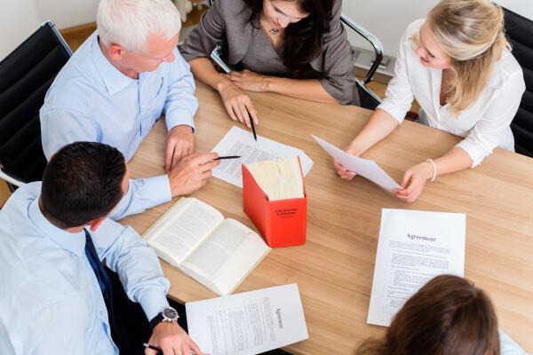 Gesetzesentwurf im Team erarbeiten Gesetzesentwurf im Team erarbeiten