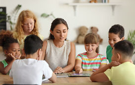 Duales Studium Pädagogik– Pädagogin mit Kindern Duales Studium Pädagogik– Pädagogin mit Kindern