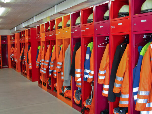 Umkleideraum einer Feuerwehr Umkleideraum einer Feuerwehr