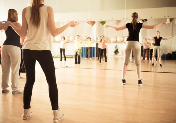 Tanzlehrer arbeiten in Fitnessstudios und Tanzsälen Tanzlehrer arbeiten in Fitnessstudios und Tanzsälen