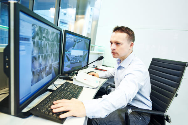 Arbeit mit Überwachungsanlagen Arbeit mit Überwachungsanlagen