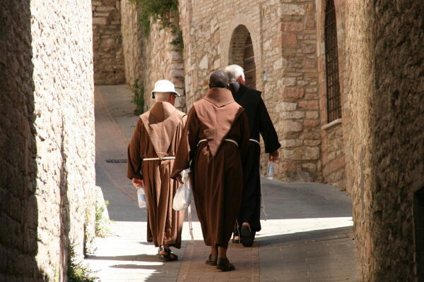 Mönche leben in Gemeinschaft