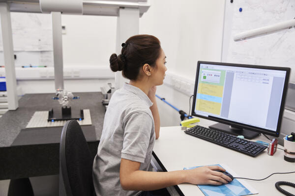 Arbeit mit der Messmaschine Arbeit mit der Messmaschine
