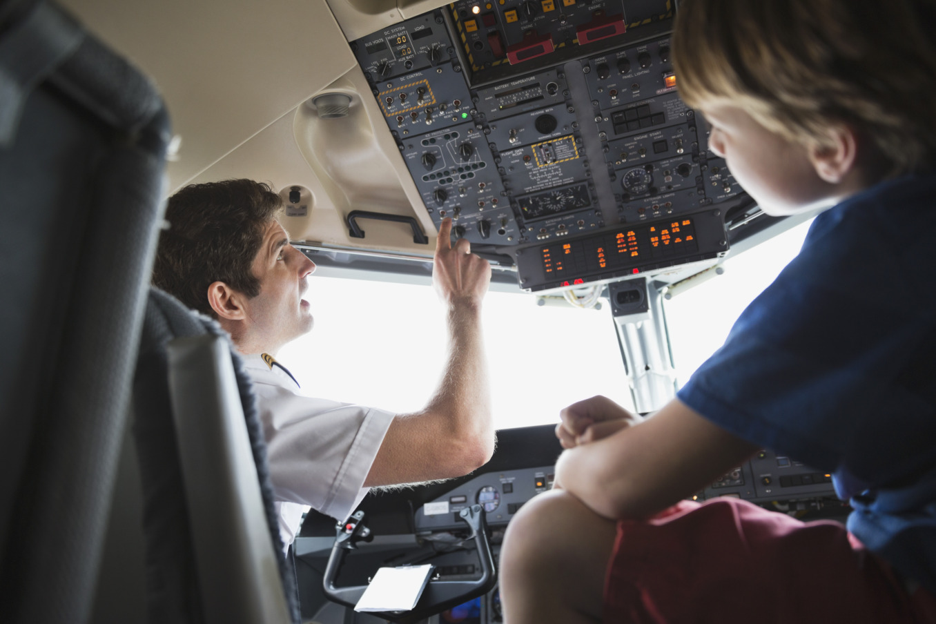 Co-Pilot zeigt Kind Steuerelemente