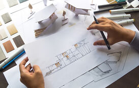 Architektur Studium – Student sitzt an Zeichnung Architektur Studium – Student sitzt an Zeichnung