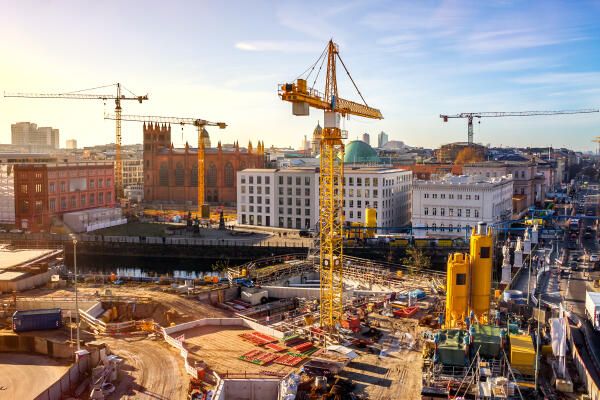 Estrichleger arbeiten auf Baustellen