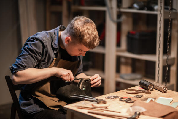 Manuelle Arbeit an Schuhen Manuelle Arbeit an Schuhen