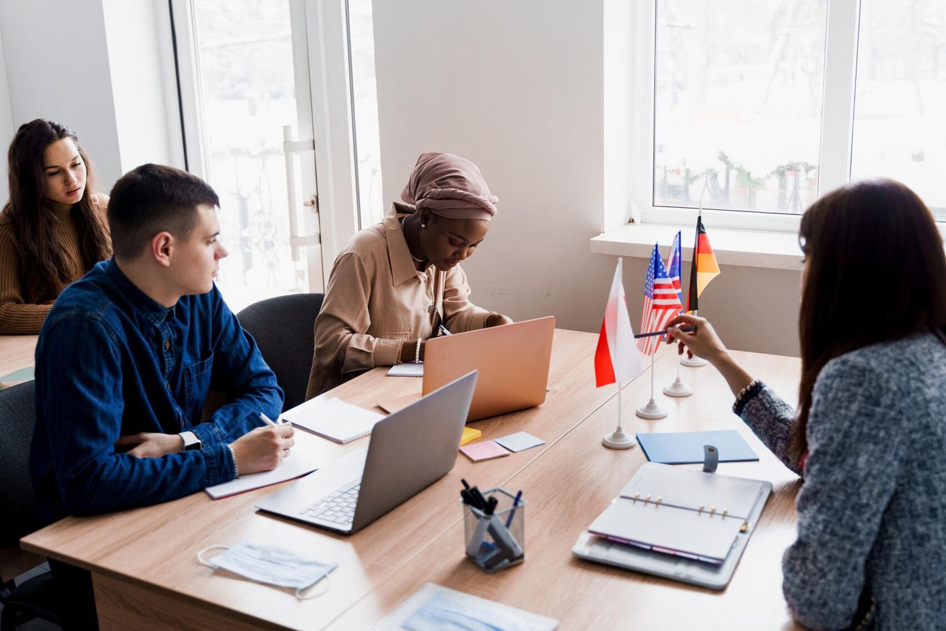 Deutsch als Fremdsprache Studium - Studentin gibt Deutschunterricht