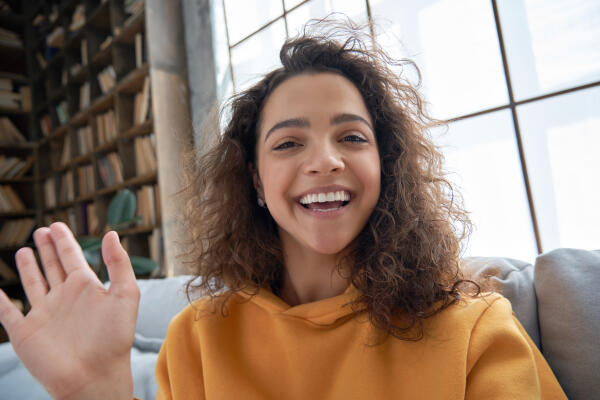 Social Influencer sprechen über wichtige Themen mit ihren Followern Social Influencer sprechen über wichtige Themen mit ihren Followern
