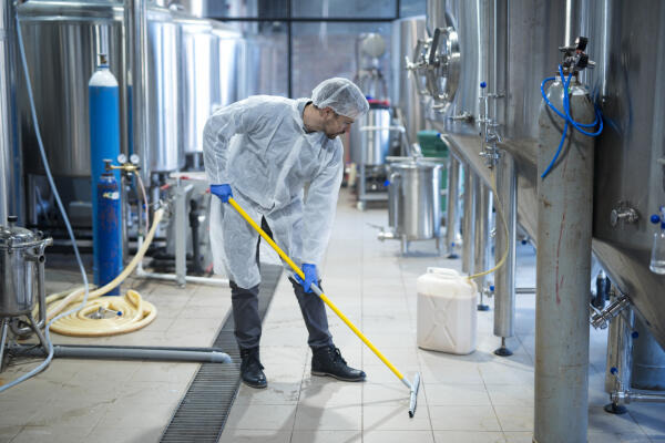 Gebäudereiniger bei der Arbeit Gebäudereiniger bei der Arbeit