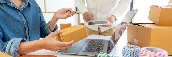 Lieferungen mit Kollegen besprechen Lieferungen mit Kollegen besprechen