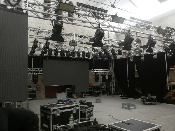 Verantaltung wird aufgebaut Verantaltung wird aufgebaut