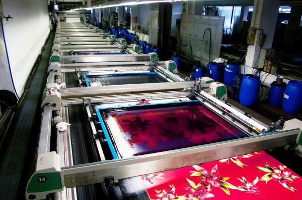 Textilien werden bedruckt Textilien werden bedruckt