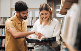 Hermeneutik – Studenten besprechen Textstelle Hermeneutik – Studenten besprechen Textstelle