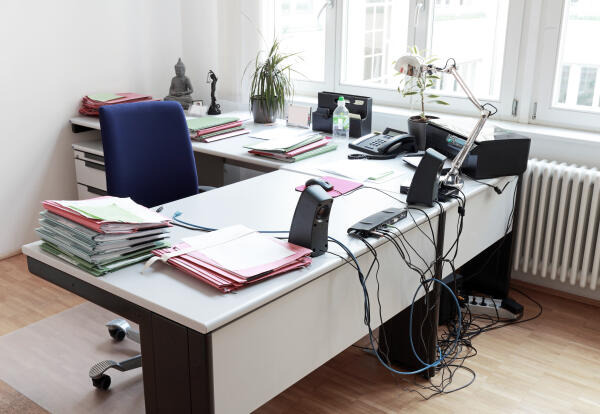 Beamte im Auswärtigen Dienst arbeiten in Büroräumen Beamte im Auswärtigen Dienst arbeiten in Büroräumen