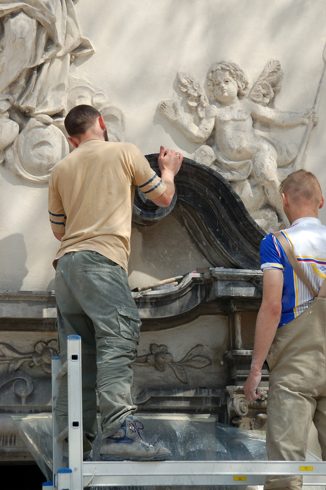 Stuck an einem Denkmal restaurieren