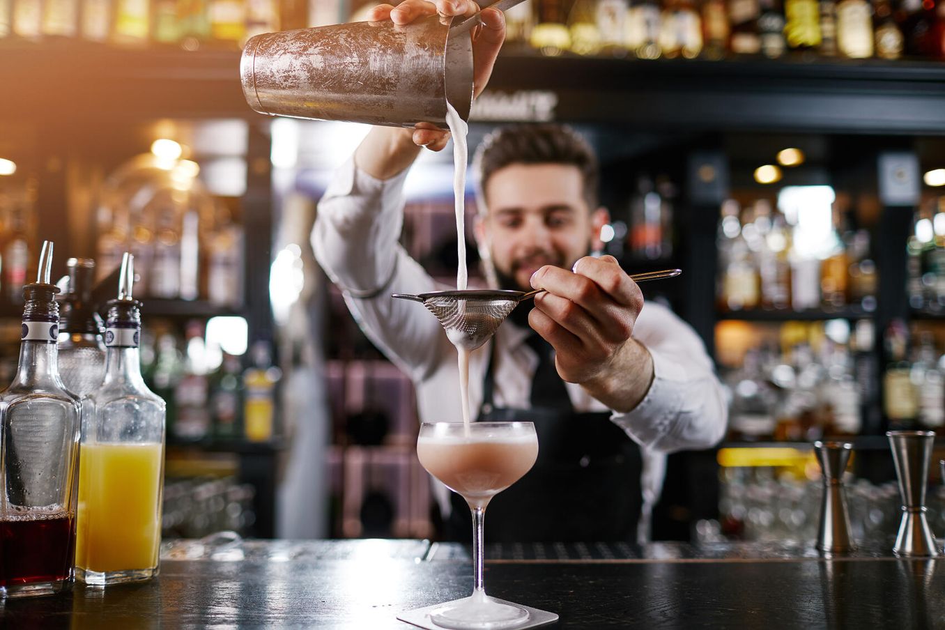 Barkeeper bei der Arbeit