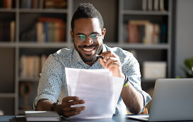 Lektor bei der Arbeit Lektor bei der Arbeit