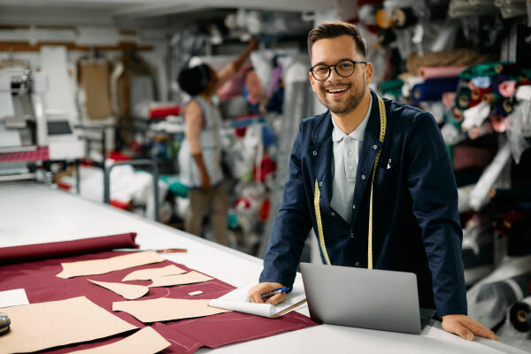 Polster- und Dekorationsnäher markiert Zuschnitte Polster- und Dekorationsnäher markiert Zuschnitte