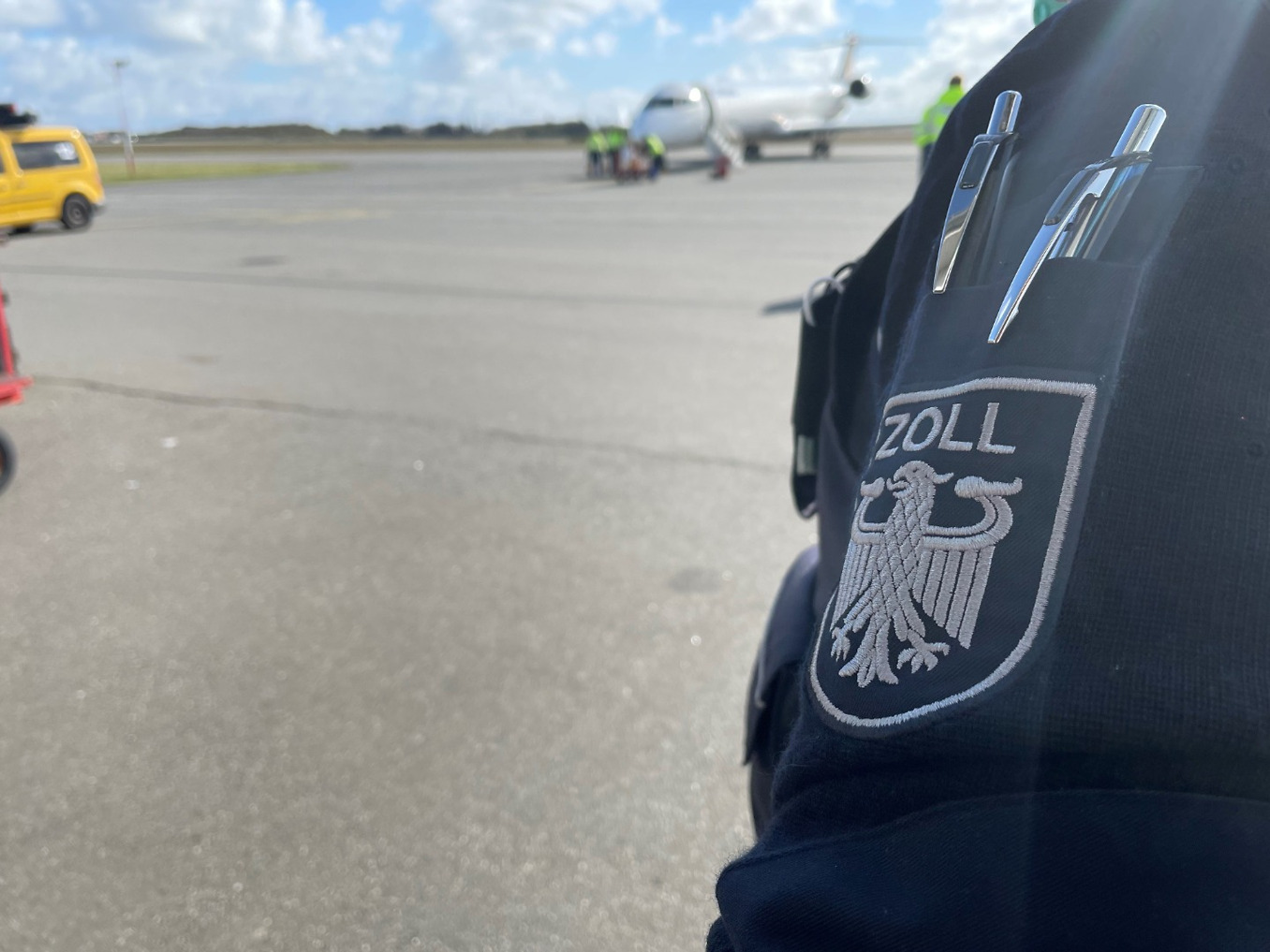 Zollbeamter in Uniform Zollbeamter in Uniform