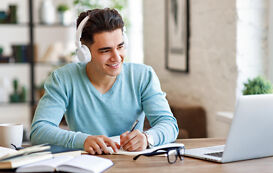 Beobachtung – Student geht Dokumentation durch Beobachtung – Student geht Dokumentation durch