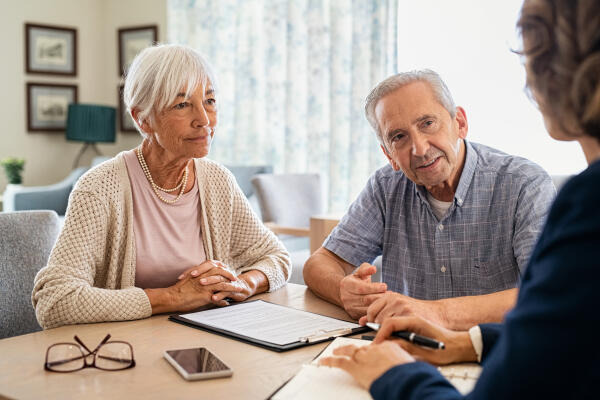 Mit Kunden über Versicherungspakete sprechen Mit Kunden über Versicherungspakete sprechen