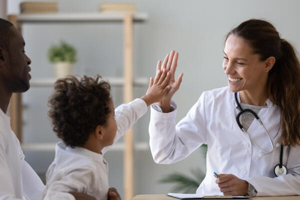 Patienten über Behandlungen beraten