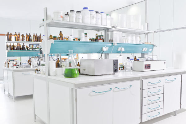 Präparationstechnische Assistenten arbeiten in Laboren Präparationstechnische Assistenten arbeiten in Laboren