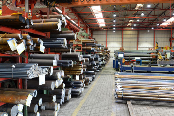 Klempner arbeiten mit verschiedenstem Material Klempner arbeiten mit verschiedenstem Material