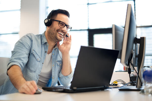 Mathematisch-technischer Assistent beantwortet Fragen im Kundensupport Mathematisch-technischer Assistent beantwortet Fragen im Kundensupport