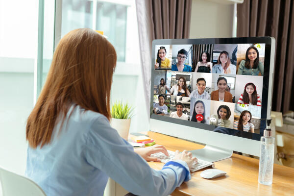 Fremdsprachenkorrespondentin im Videochat Fremdsprachenkorrespondentin im Videochat
