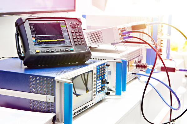 Geräte für elektrische Messungen Geräte für elektrische Messungen