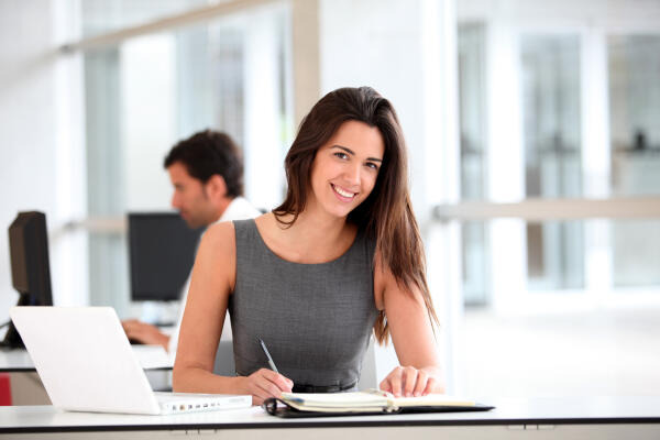 Finanzierungsangebote im Büro anfertigen Finanzierungsangebote im Büro anfertigen