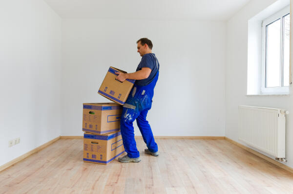 Möbel in der neuen Wohnung auspacken und aufbauen Möbel in der neuen Wohnung auspacken und aufbauen