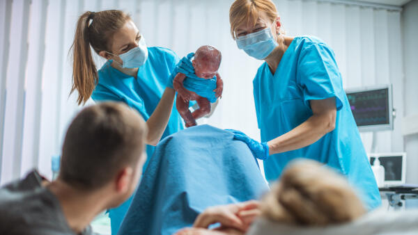 Bei der Geburt unterstützen und Wünsche an Ärzte weitergeben