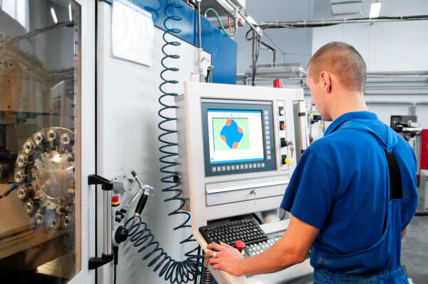 Arbeit mit verschiedenen Maschinen Arbeit mit verschiedenen Maschinen
