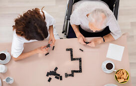Betreuungskraft bei der Arbeit Betreuungskraft bei der Arbeit