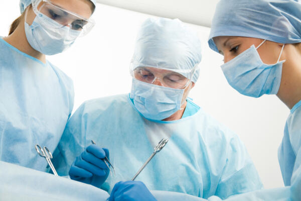 Urologen führen operative Eingriffe durch