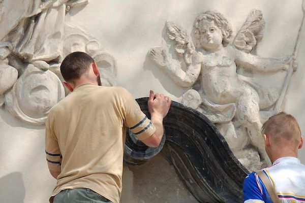 Vergolder restaurieren Kirchenfiguren.jpeg
