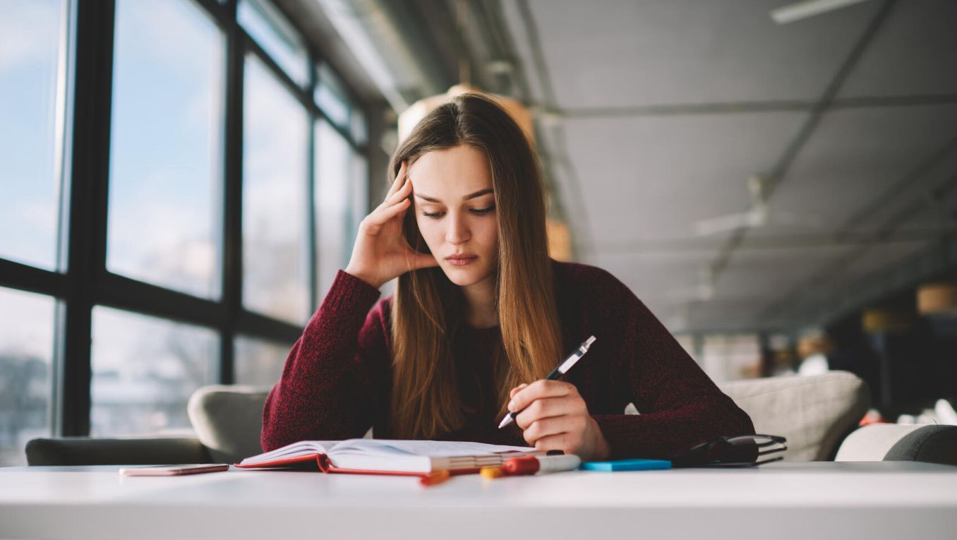 Studentin denkt über Studienabbruch nach