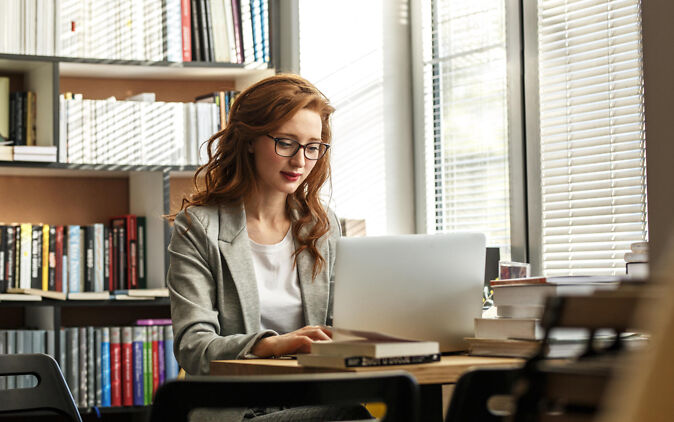 Doktorandin schreibt Kumulative Dissertation Doktorandin schreibt Kumulative Dissertation