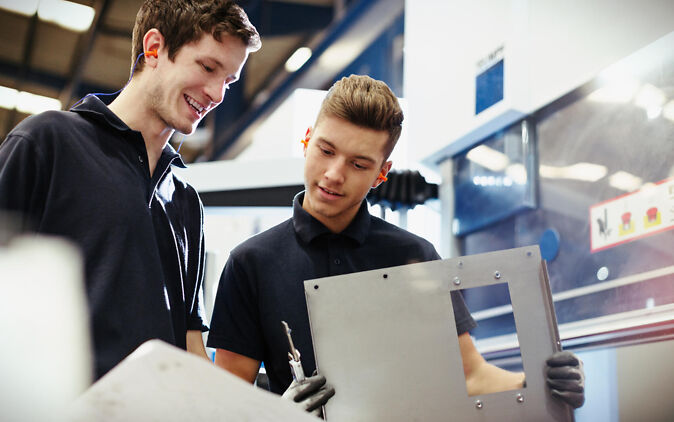 Auszubildende bekommen in ihrer Ausbildung einen Mindestlohn Auszubildende bekommen in ihrer Ausbildung einen Mindestlohn