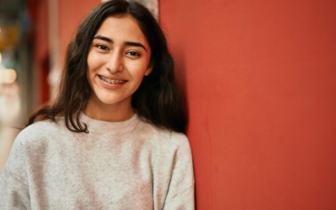 Kindergeld Student – Junge Frau lächelt Kindergeld Student – Junge Frau lächelt