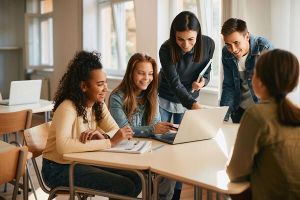 Studenten besprechen Durchführung der Zufallsstichprobe